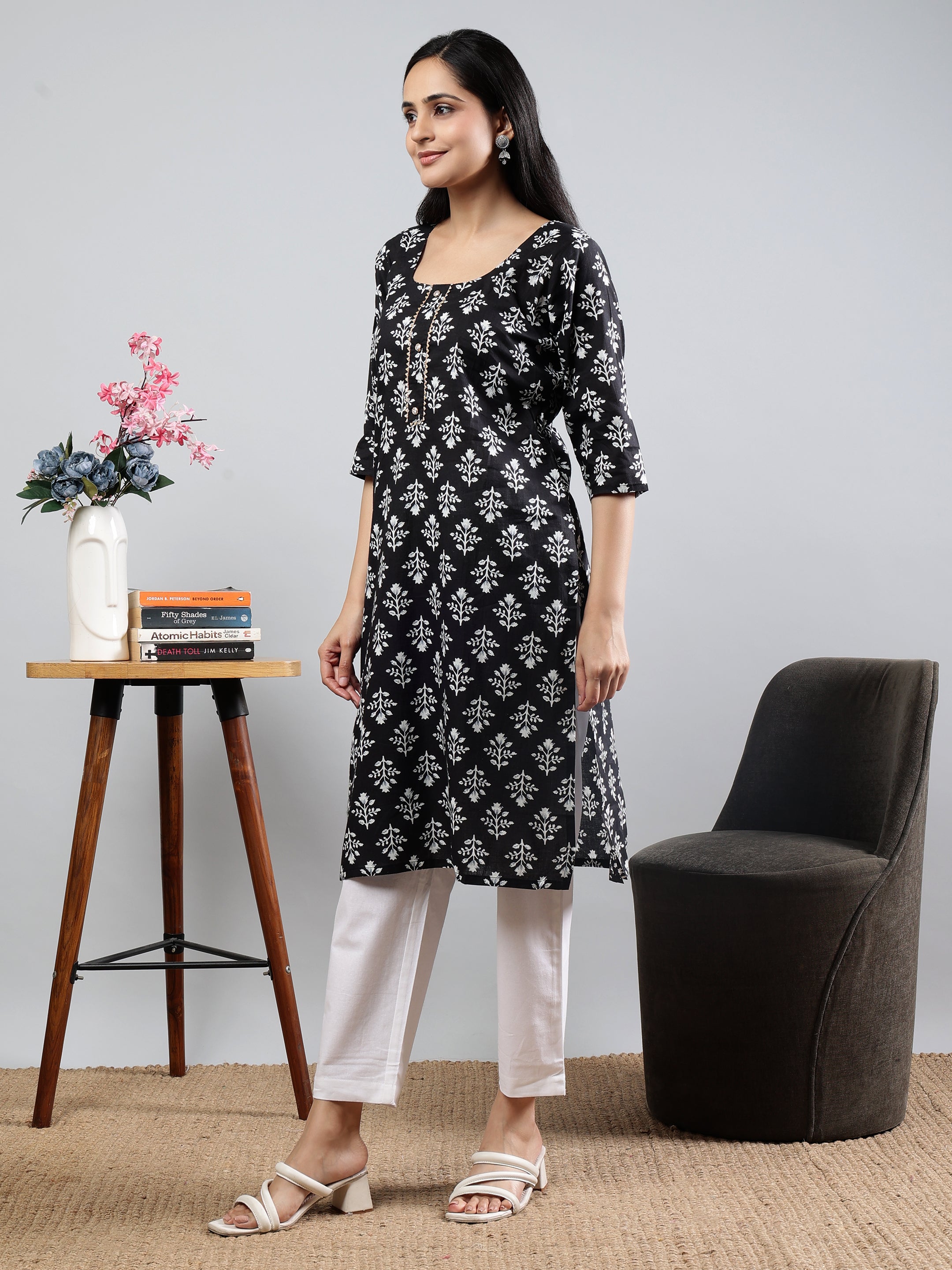 Black Floral Printed Straight Kurta with Three-Quarter Sleeves Detailing