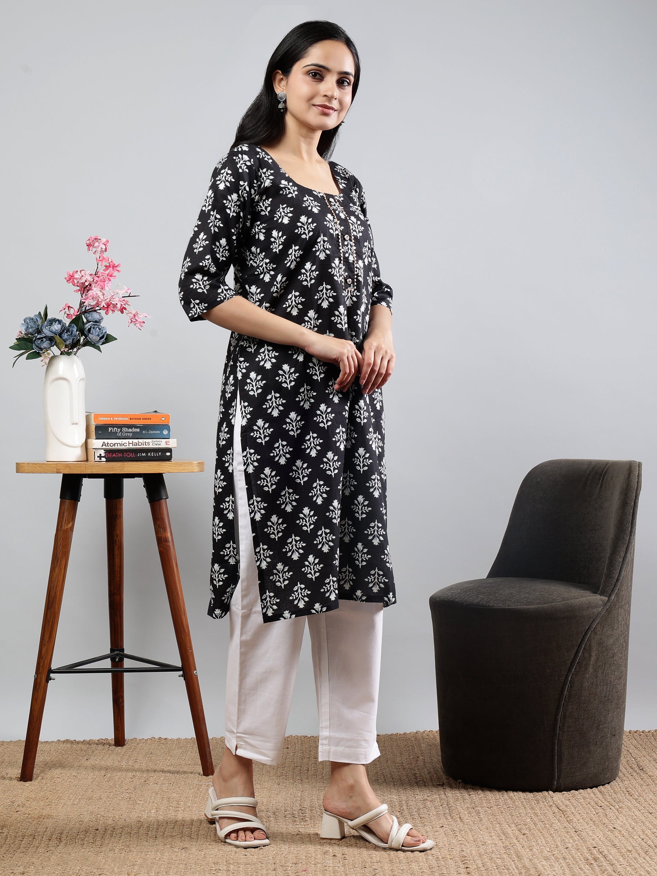 Black Floral Printed Straight Kurta with Three-Quarter Sleeves Detailing