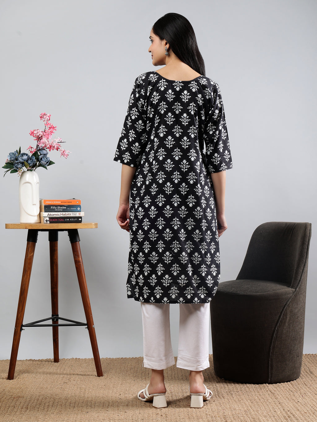 Black Floral Printed Straight Kurta with Three-Quarter Sleeves Detailing