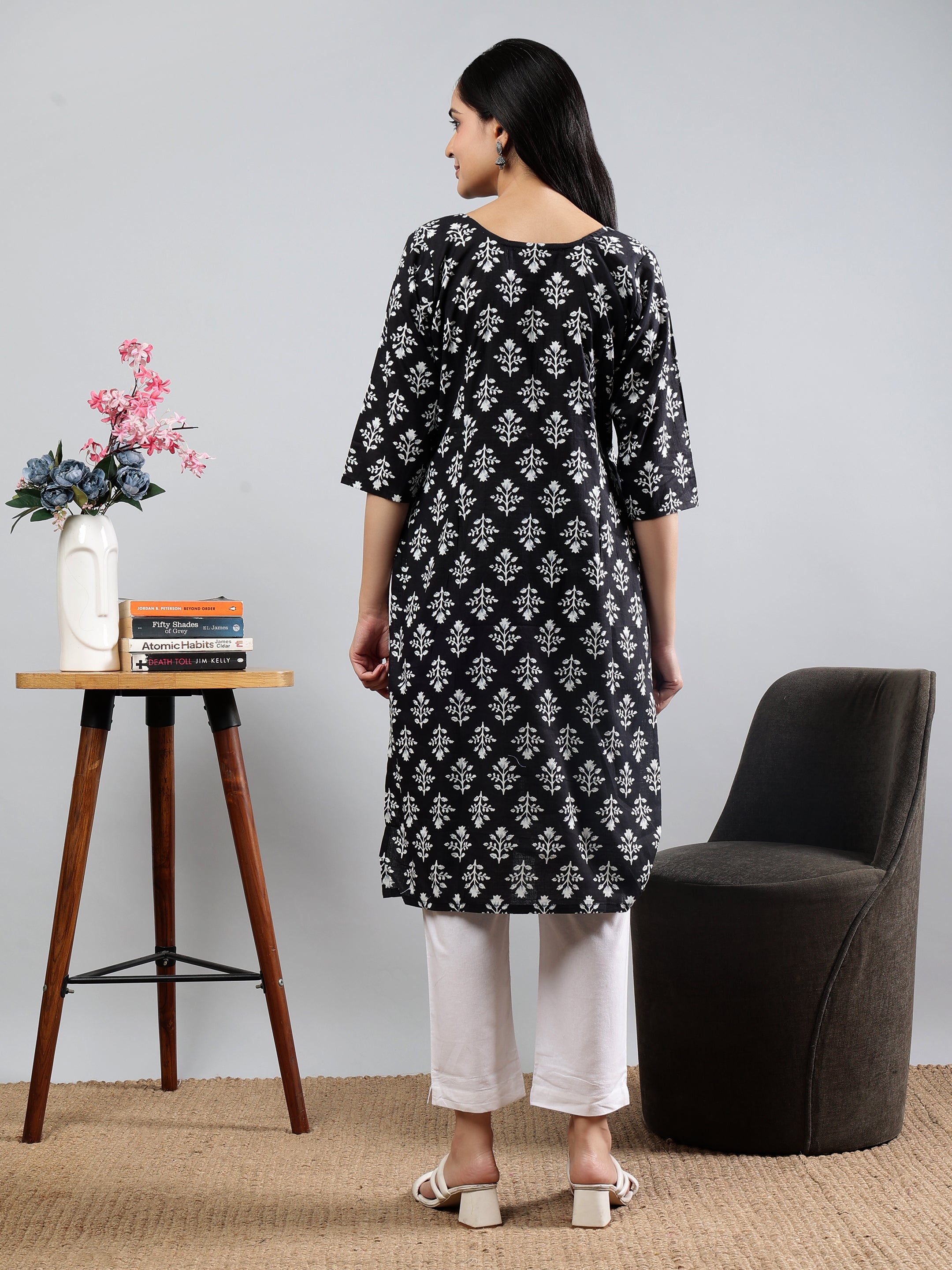 Black Floral Printed Straight Kurta with Three-Quarter Sleeves Detailing